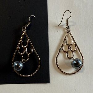 Elegant Gold and black bead Teardrop Earrings